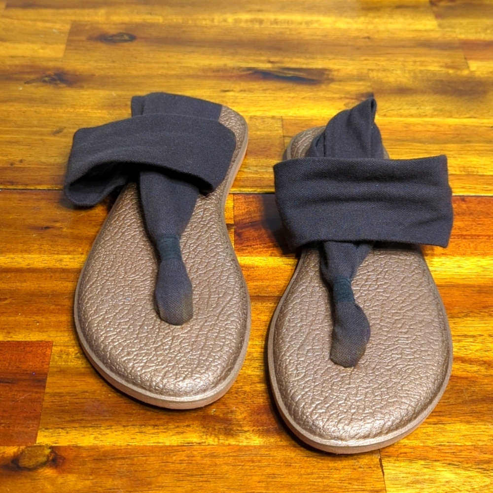 Sanuk brown slingback thong sandal